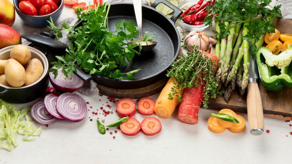 مواد اولیه تازه برای تهیه غذای فوری و سالم